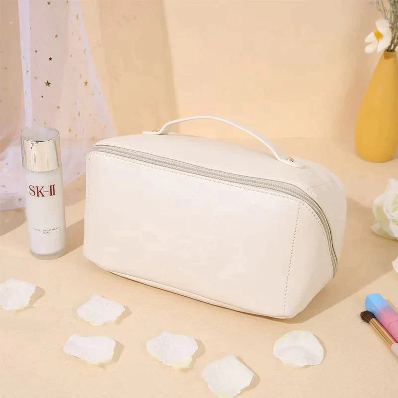 MAKEUP TRAVEL BAG - (Buy 1 Get 1 Free) 😍